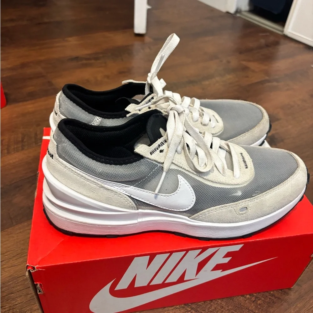 Nike - Picture 5 of 10